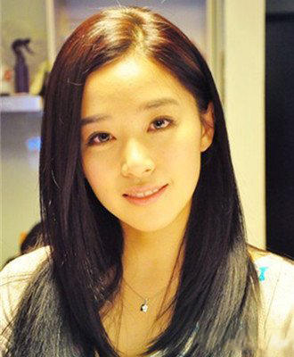 阚清子的胸大吸睛无数 网友曝其整容隆胸