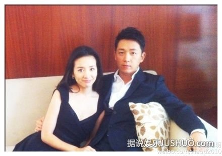 潘粤明董洁未离婚王大治傻眼 曝二人激吻照 潘粤明董洁未离婚王大治傻眼 曝二人激吻照