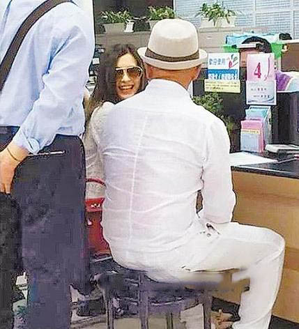 38岁刘真和大4岁男友辛龙低调秘婚 没怀孕收入相差五百万 38岁刘真和大4岁男友辛龙低调秘婚 没怀孕收入相差五百万