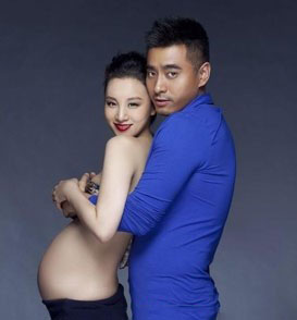 章龄之月底生产 陈龙晒妻子怀孕写真 章龄之月底生产 陈龙晒妻子怀孕写真