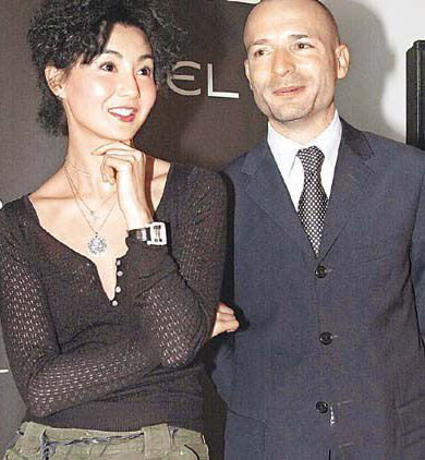 张曼玉男友是谁呢 揭51岁张曼玉坎坷情史