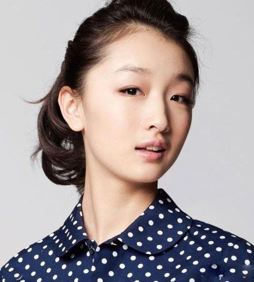 谋女郎周冬雨走光被拍 清纯女神也靠露底上位 谋女郎周冬雨走光被拍 清纯女神也靠露底上位