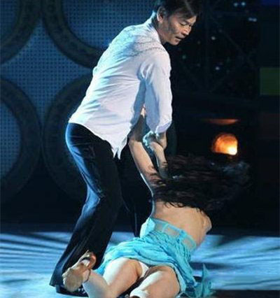 萧蔷舞林大会走光图集 萧蔷频频走光惹人热议