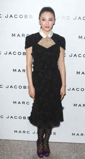 张雨绮丝袜短裙热舞 炮轰星爷太善变 张雨绮丝袜短裙热舞 炮轰星爷太善变