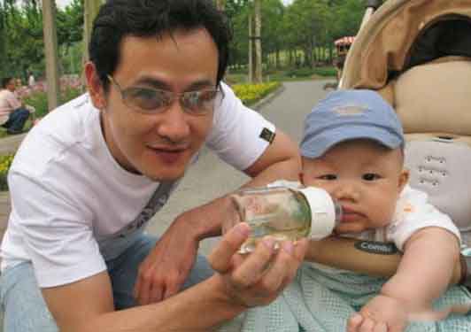 邱心志儿子图片曝光 揭秘邱心志和前妻王艺璇离婚原因 邱心志儿子图片曝光 揭秘邱心志和前妻王艺璇离婚原因