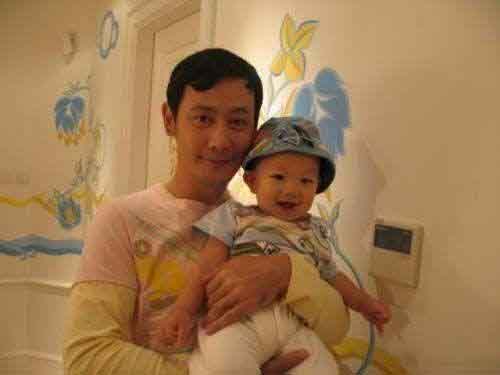 邱心志儿子图片曝光 揭秘邱心志和前妻王艺璇离婚原因 邱心志儿子图片曝光 揭秘邱心志和前妻王艺璇离婚原因
