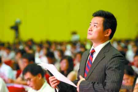 李佳明个人资料介绍 网传李佳明与老婆初恋时仅18岁 李佳明个人资料介绍 网传李佳明与老婆初恋时仅18岁