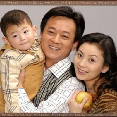 主持人张蕾的孩子照片 央视女主持张蕾嫁五旬亿万富豪 主持人张蕾的孩子照片 央视女主持张蕾嫁五旬亿万富豪