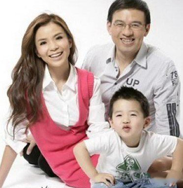 主持人张蕾的孩子照片 央视女主持张蕾嫁五旬亿万富豪 主持人张蕾的孩子照片 央视女主持张蕾嫁五旬亿万富豪
