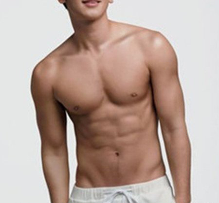 金世佳练肌肉 有没有壮壮的