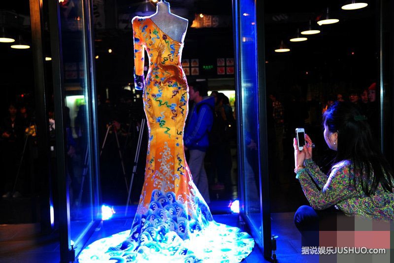 范冰冰戛纳电影节龙袍装永久典藏英国博物馆