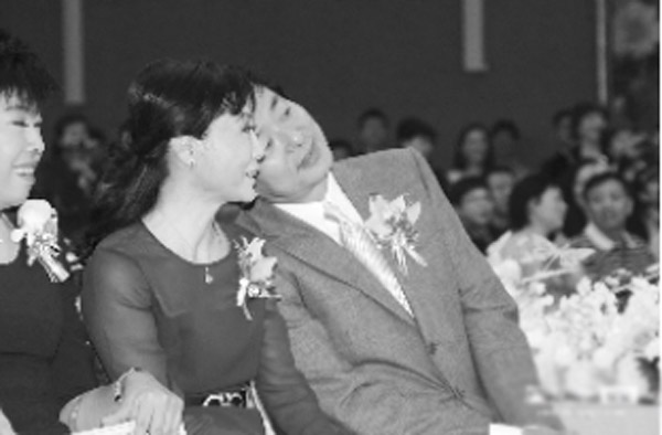濮存昕有几任妻子 揭濮存昕老婆宛萍个人资料及照片
