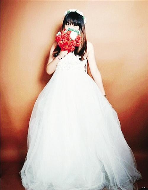 闫妮17岁女儿邹元清写真曝光 传闫妮前夫是军中高官