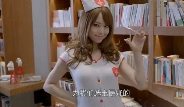 AV女优吉泽明步来华拍戏 与《万万没想到》白客床照曝光