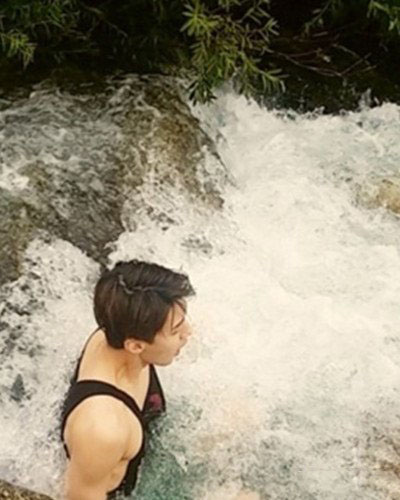 EXO队员吴世勋肌肉照 如何从小生变大牌