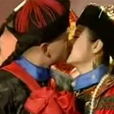 颜丹晨吻戏照片曝光 带团大闹黄晓明婚礼 颜丹晨吻戏照片曝光 带团大闹黄晓明婚礼