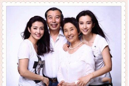 李冰冰妹妹李雪再曝光 姐妹似双胞胎身份大揭秘