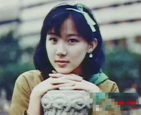 萧蔷年轻漂亮的照片出炉 网友惊叹其当年容颜貌美 萧蔷年轻漂亮的照片出炉 网友惊叹其当年容颜貌美