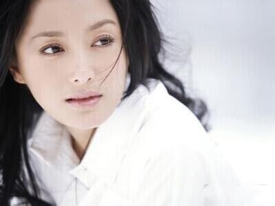 秦岚疑似整容下颌骨变形 秦岚整容前后照片对比 秦岚疑似整容下颌骨变形 秦岚整容前后照片对比