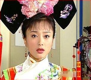 秦岚疑似整容下颌骨变形 秦岚整容前后照片对比 秦岚疑似整容下颌骨变形 秦岚整容前后照片对比