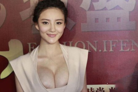 曝光刘雨欣跳水泳装凸点 揭秘刘雨欣演艺经历 曝光刘雨欣跳水泳装凸点 揭秘刘雨欣演艺经历