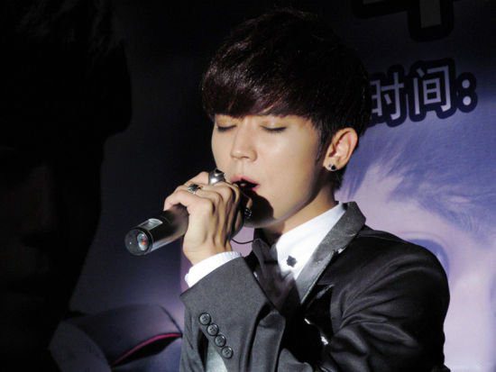 陈梓童和毕书尽韩国浪漫之旅 引粉丝想入非非 陈梓童和毕书尽韩国浪漫之旅 引粉丝想入非非