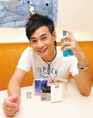 申东靖去世前遭遇事业危机 躲在家里瘦成皮包骨 申东靖去世前遭遇事业危机 躲在家里瘦成皮包骨