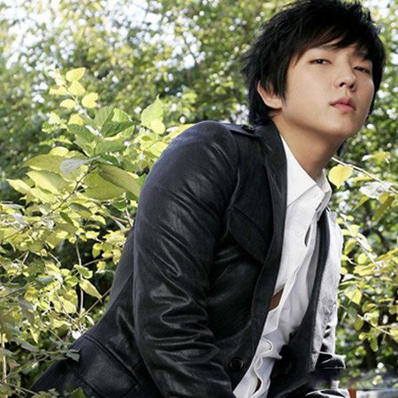 李俊基图片大全 从服务生到王的男人的蜕变历程