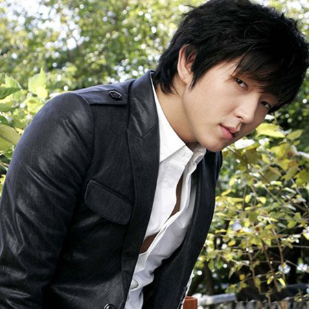 李俊基图片大全 从服务生到王的男人的蜕变历程