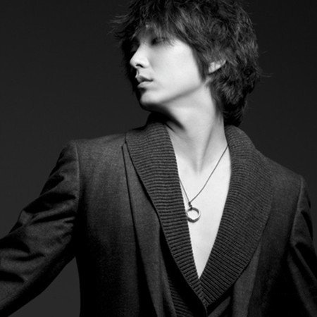 李俊基图片大全 从服务生到王的男人的蜕变历程