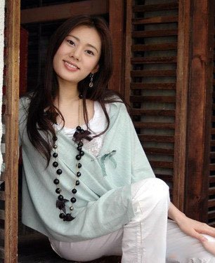 秋瓷炫早期艺术照曝光 曾透露想当中国儿媳