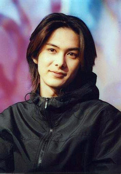 日本明星柏原崇长发照片 风靡一时的美男子 日本明星柏原崇长发照片 风靡一时的美男子