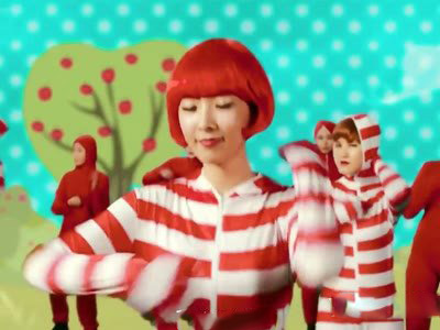 裴涩琪版小苹果视频曝光 搞怪可爱形象获赞