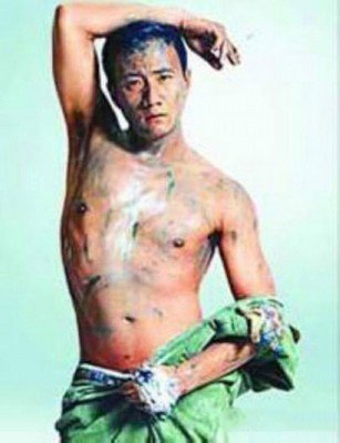 刘烨胡军性感照片曝光 胸肌大露基情四射