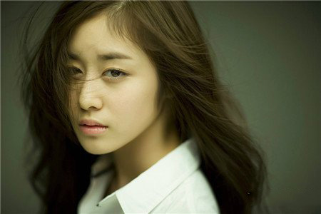 tara朴智妍素颜依旧美艳 20岁护肤清洁和保湿是重点