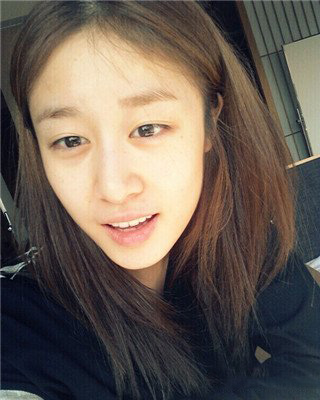 tara朴智妍素颜依旧美艳 20岁护肤清洁和保湿是重点