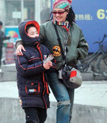 曝光伍宇娟儿子图片 伍宇娟与贾宏声分手原因揭密