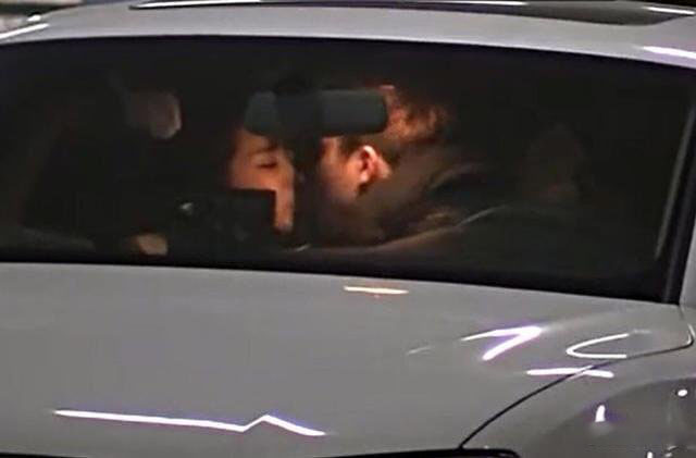 杨紫男朋友是谁 杨紫与男友车内热吻被拍