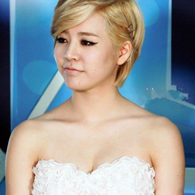 李顺圭比基尼裸露装曝光 傲人胸围令人羡慕