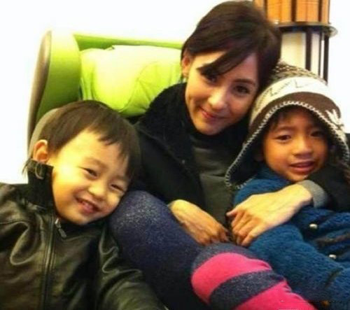 张柏芝儿子是谁的 大儿子被指像陈冠希