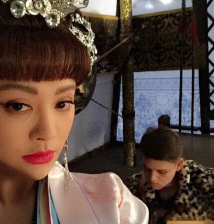 宁静儿子雷纳大曝光 混血英俊被误为明星“男友”