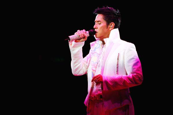 谭咏麟儿子谭晓峰曝光 子随其父也好唱歌 谭咏麟儿子谭晓峰曝光 子随其父也好唱歌