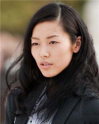 刘雯素颜照片获赞引围观 夏日如何护肤美白