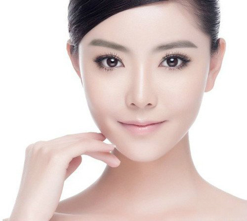 刘雯素颜照片获赞引围观 夏日如何护肤美白