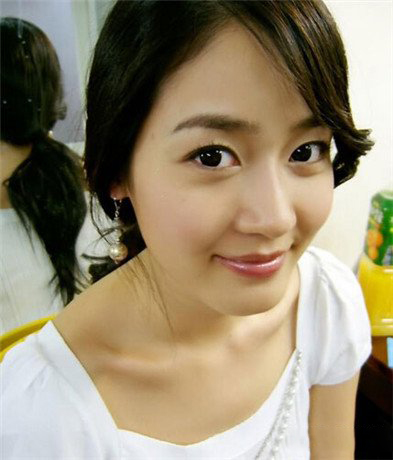 成宥利主演的电视剧有那些 成宥利美艳生活照曝光