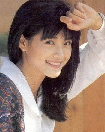 盘点方季惟年轻照片 大方分享冻龄秘诀