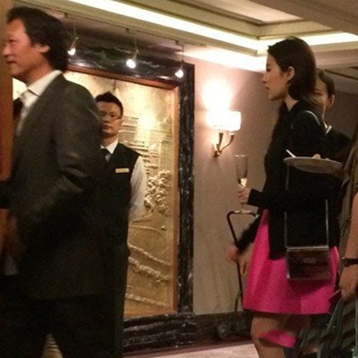 安少康刘亦菲合照曝光 盘点刘亦菲爸爸抛妻弃子原因