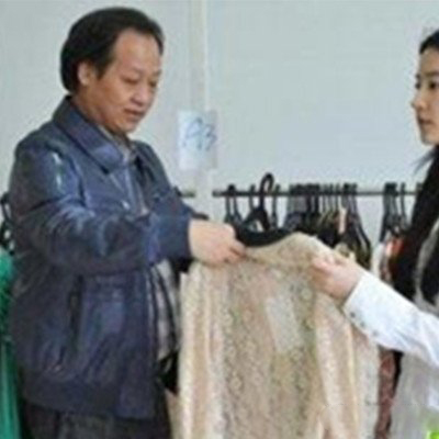 安少康刘亦菲合照曝光 盘点刘亦菲爸爸抛妻弃子原因