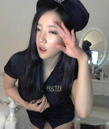 韩国女子不雅视频疯传 疑似女主播朴妮唛