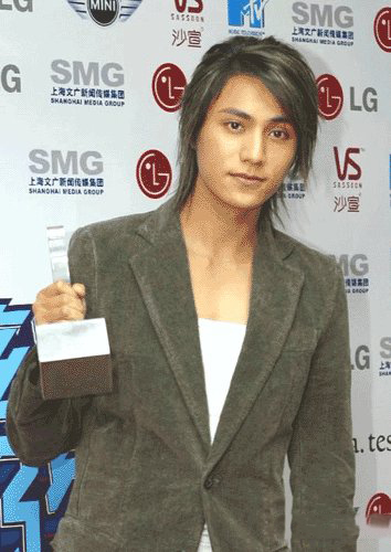 陈坤身高惹争议 撞衫长腿男神李敏镐